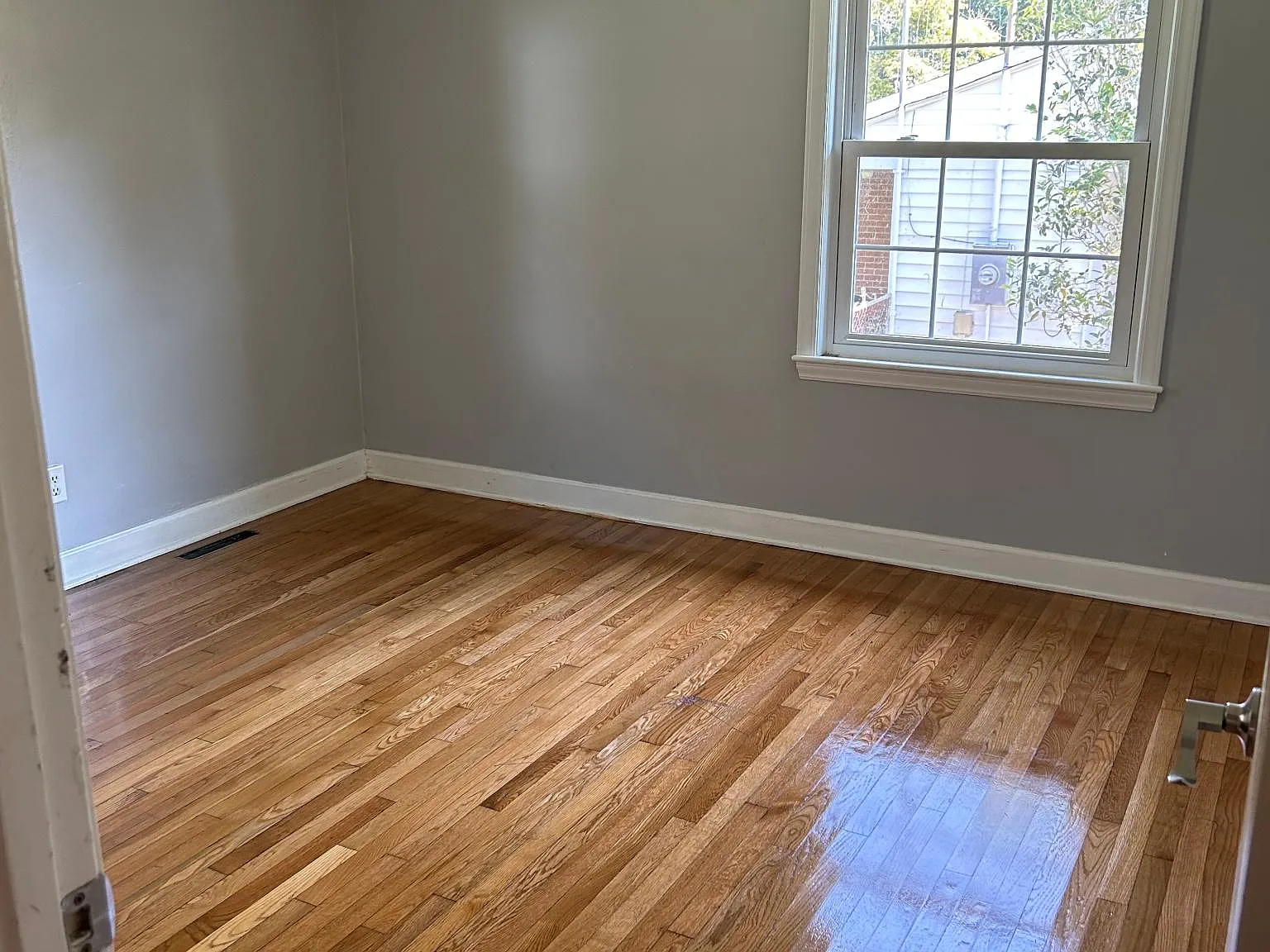 3 bed, 1.5 bath, 1600 sqft, $2,250 — Photo 2