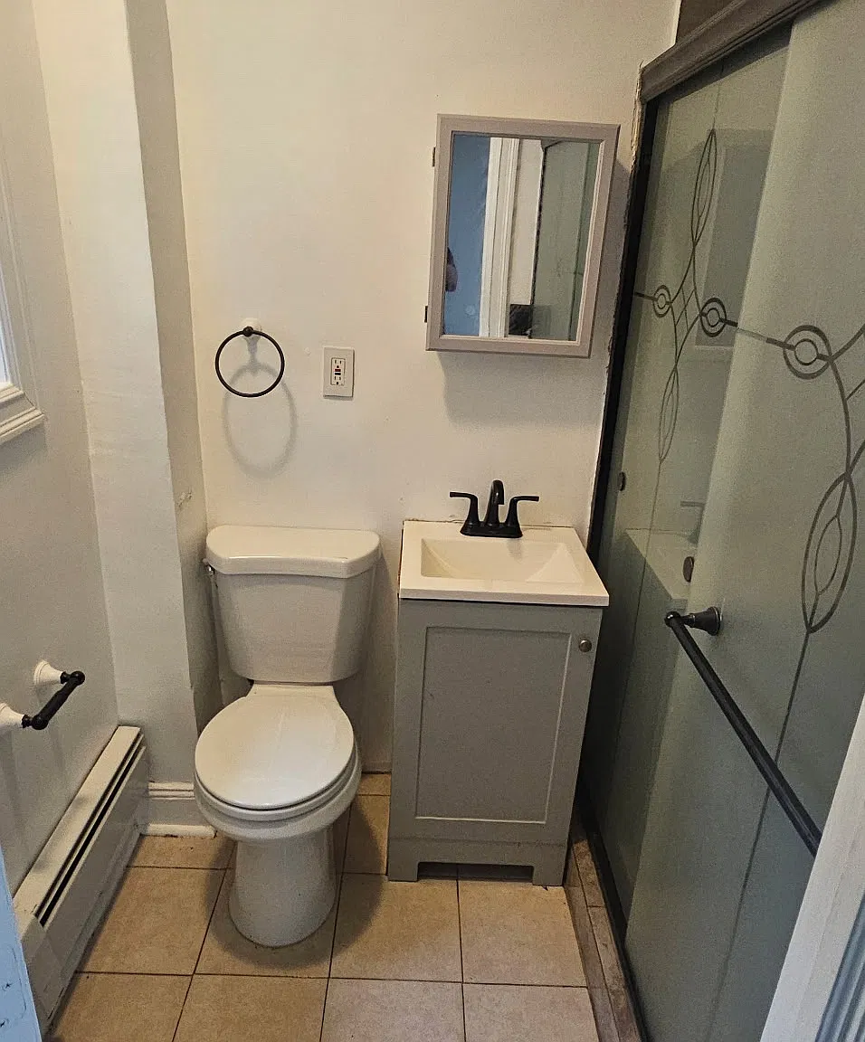 2 bed, 900 sqft, $3,000 — Photo 4