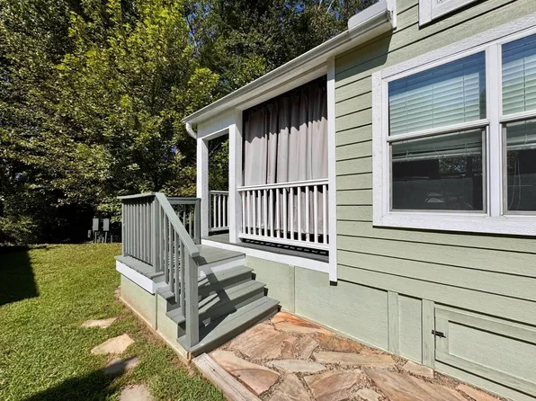 218 Drifting Brook Ln, Flat Rock, NC 28731