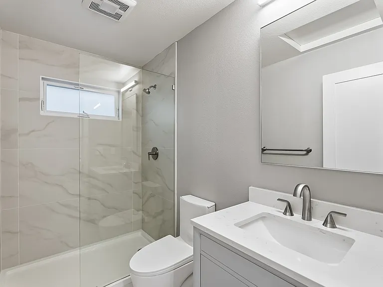 Alamo Park Apartments — Photo 5