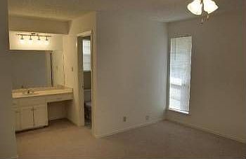 4th image of 3505 Monument Dr