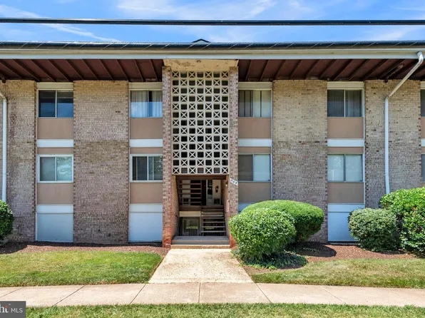 504 Wilson Bridge Dr, Oxon Hill, MD 20745