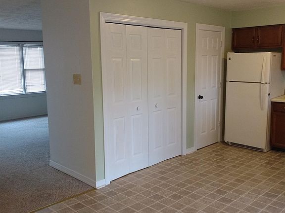 5th image of 118 Warren Cir