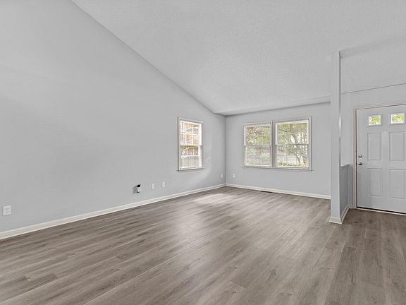 4th image of 5002 Carolwood Ln