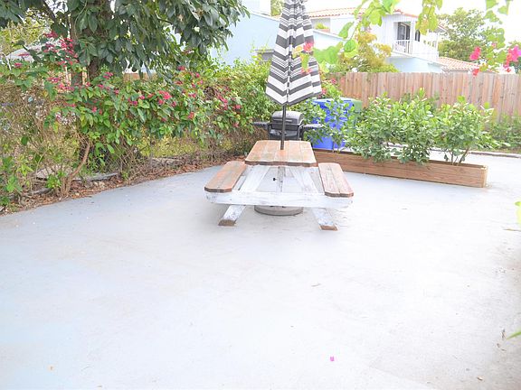2nd image of 7028 NE 5th Ave #2