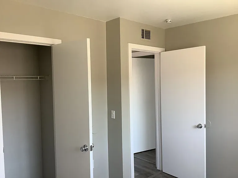 4576 Florence Ave — Photo 18