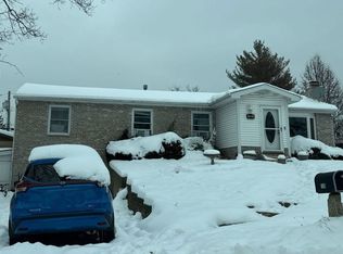 126 Indian Ln, Carpentersville, IL 60110