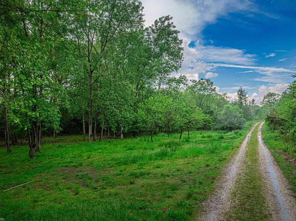 10770 S Long Lake Rd, Oakland City, IN 47660