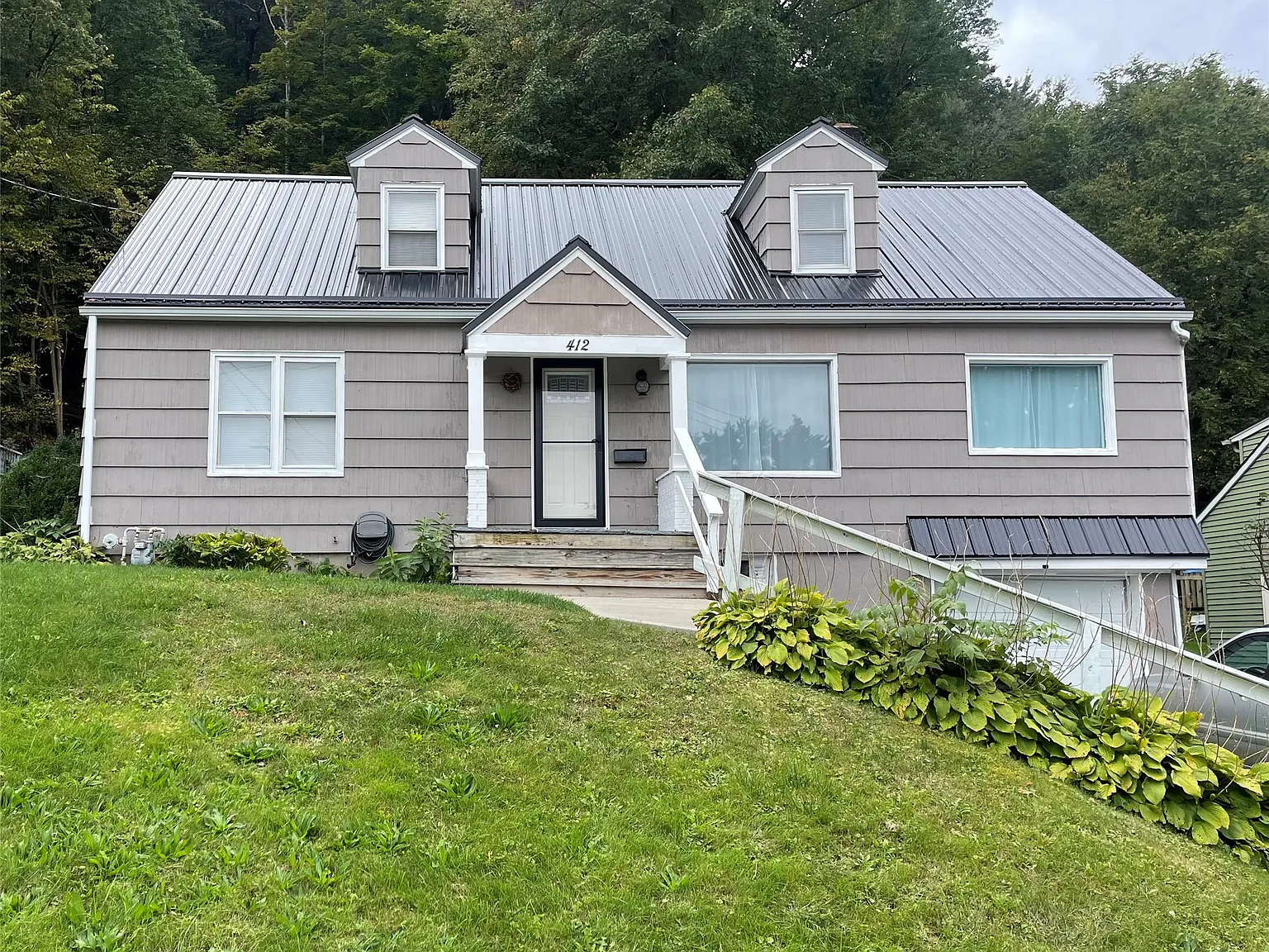 3 bed, 1.5 bath, 2199 sqft, $2,000 — Photo 1