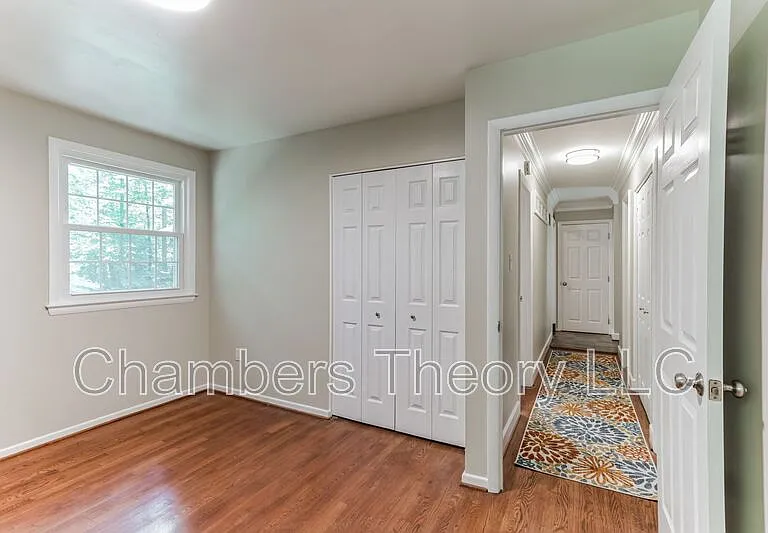 10211 Fox Ln — Photo 14