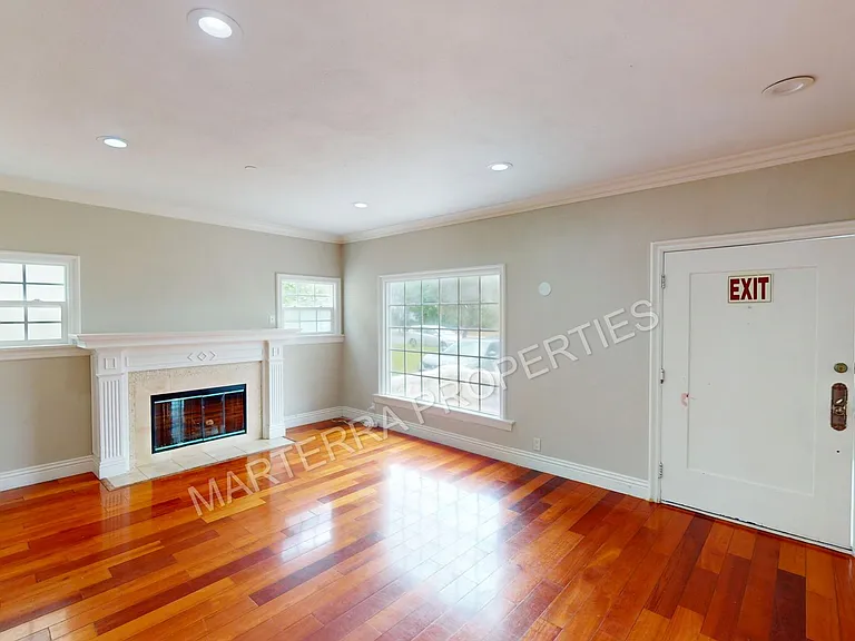 877 S Bronson Ave — Photo 3