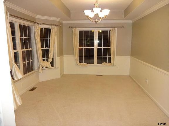 5th image of 115 Evergreen Cir