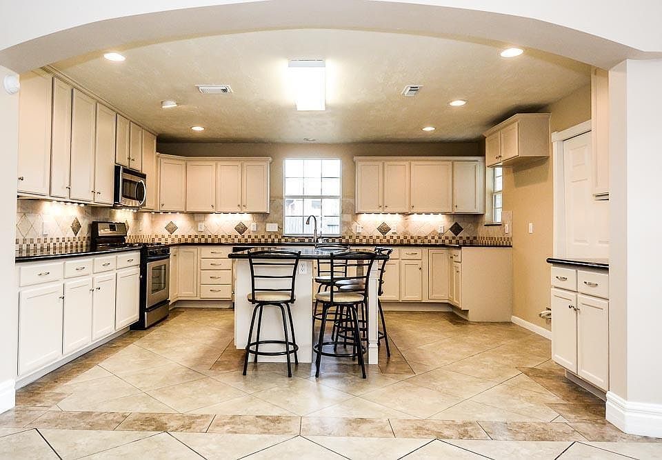 1st image of 21816 Highland Glade Ct