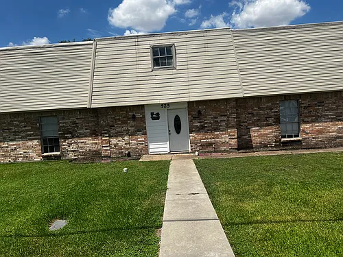 525 Spring Dr Photo 1