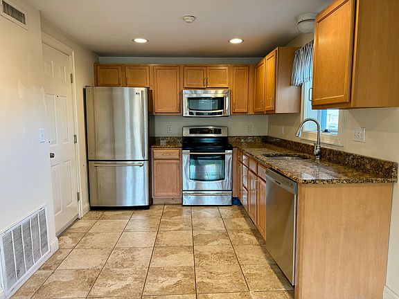 3rd image of 163 Atwells Ave APT 3F