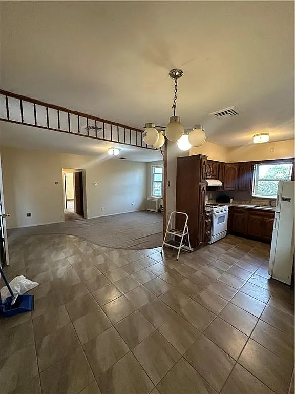 3 bed, 1.0 bath, 800 sqft, $2,700 — Photo 1