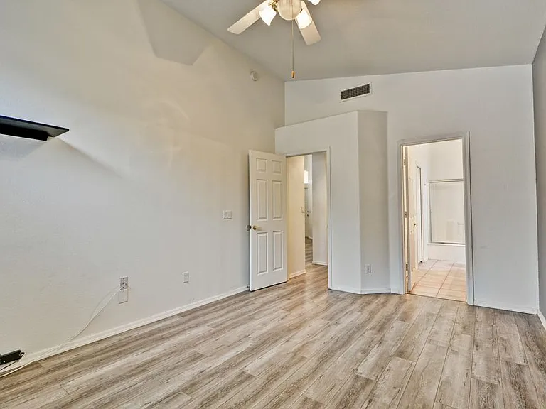 3438 E Rockwood Dr — Photo 8