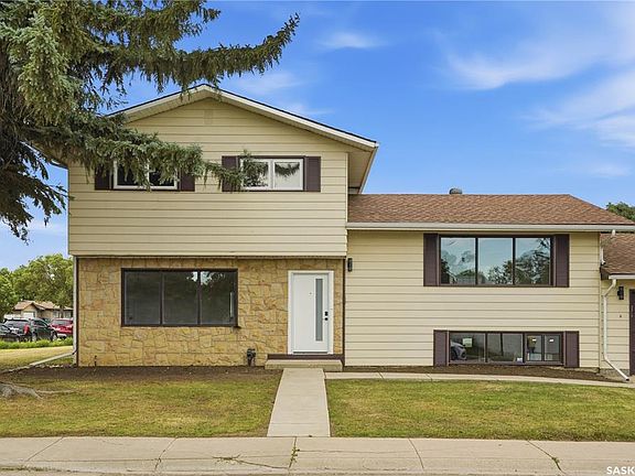 3rd image of 702 McKercher DRIVE