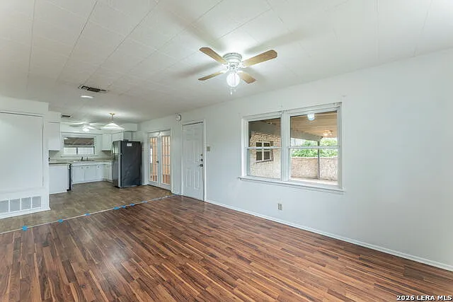 7126 Westlyn Dr — Photo 3
