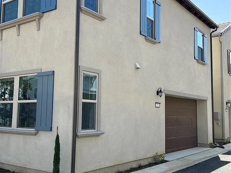 533 Embrook Way — Photo 2