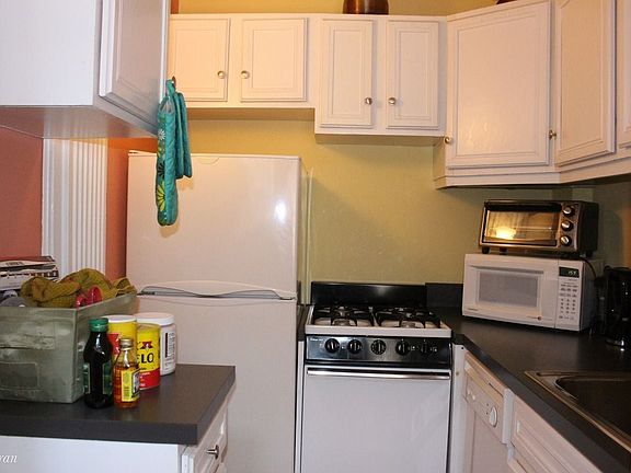 2nd image of 415 Clinton Ave APT 4