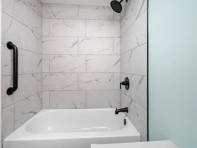 2321 S Albany Ave #G — Photo 12