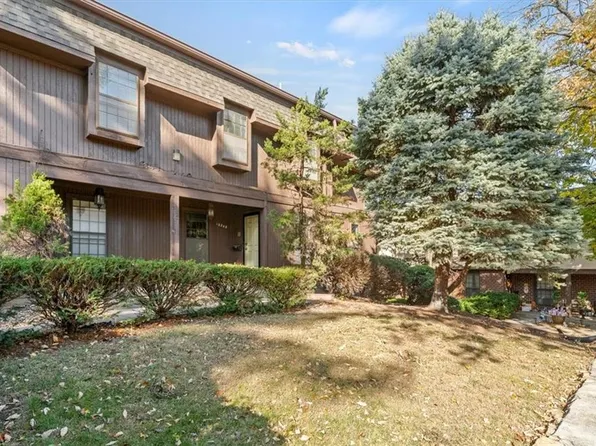 10248 Cedarbrooke Ln, Kansas City, MO 64131