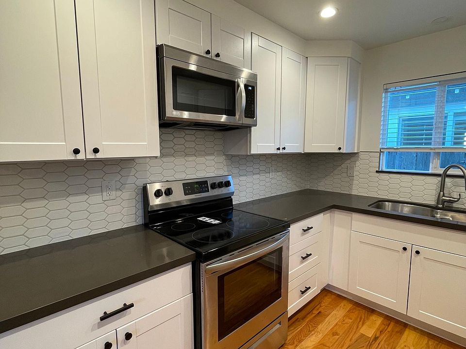 Kitchen - brand new appliances, countertops and cabinets