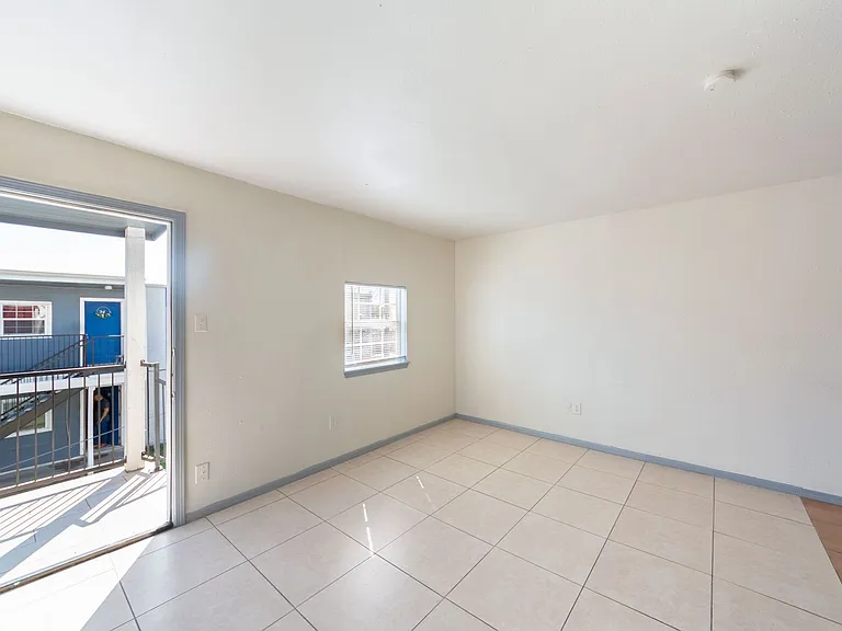 1800 N Wayside Dr #3 — Photo 28