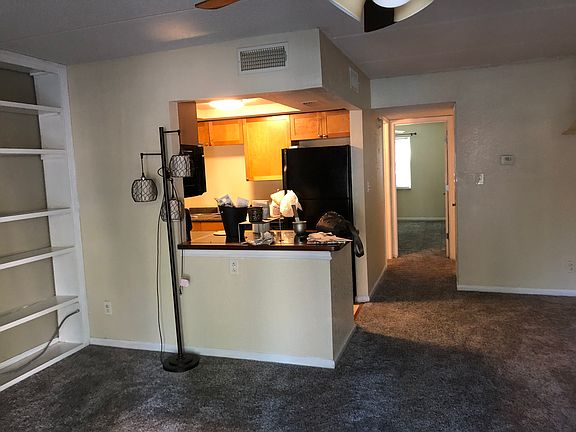 5th image of 261 Lewfield Cir
