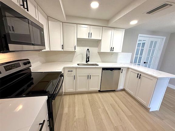 5th image of 9315 Saint Regis Ln