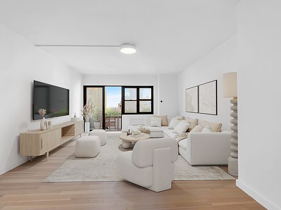 3rd image of 58 W 58th St APT 21C