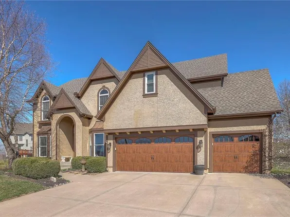 2516 SW Winterstar Ct, Lees Summit, MO 64081