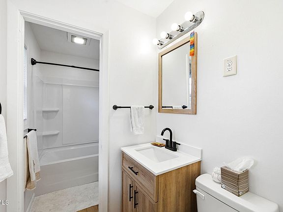 5th image of 4013 W Englewood Blvd