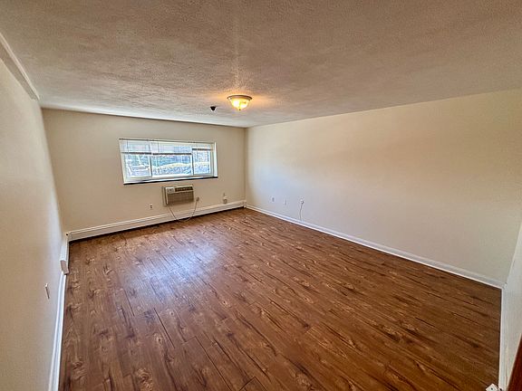 5th image of 240 Belmont St APT 12