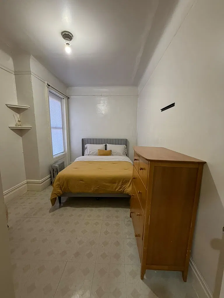 3 bed, $1,200 — Photo 2