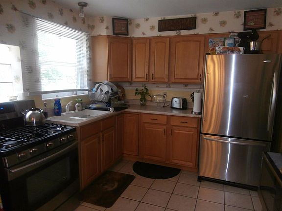 3rd image of 1763 Tuxworth Ave