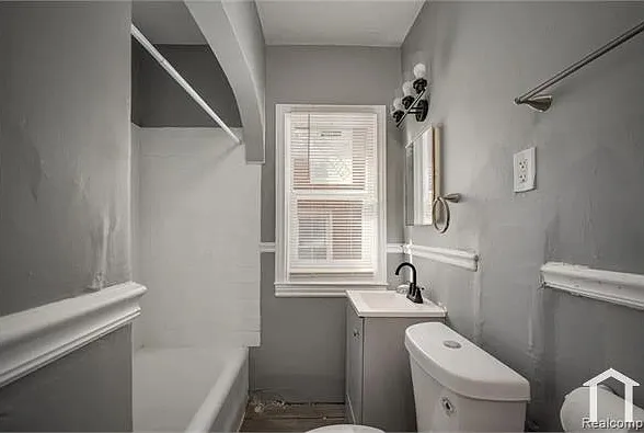 2 bed, 1000 sqft, $1,100 — Photo 4
