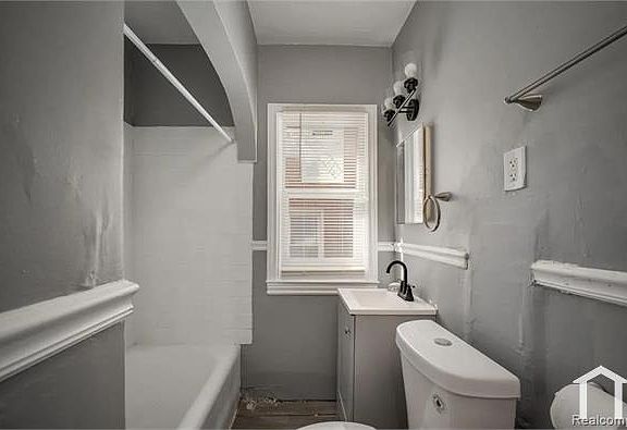 3rd image of 15739 Washburn St
