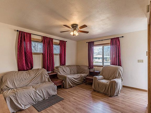 3rd image of 147 Wilson Ave
