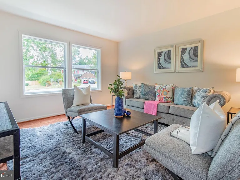 2024 Evansdale Dr — Photo 3