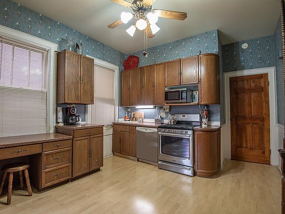 Kitchen: Stainless range, dishwasher, microwave, disposal