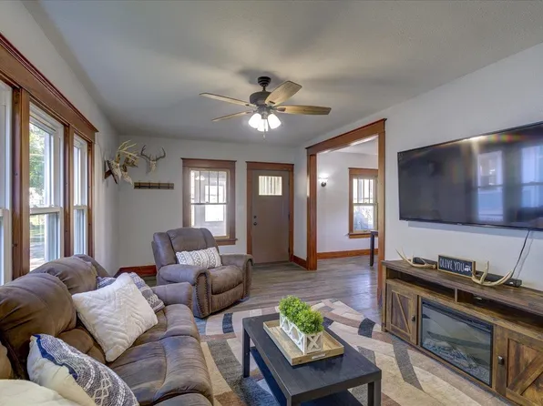 207 S 9th St, Watertown, WI 53094