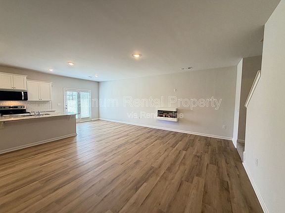 3rd image of 42 Rustin Rdg