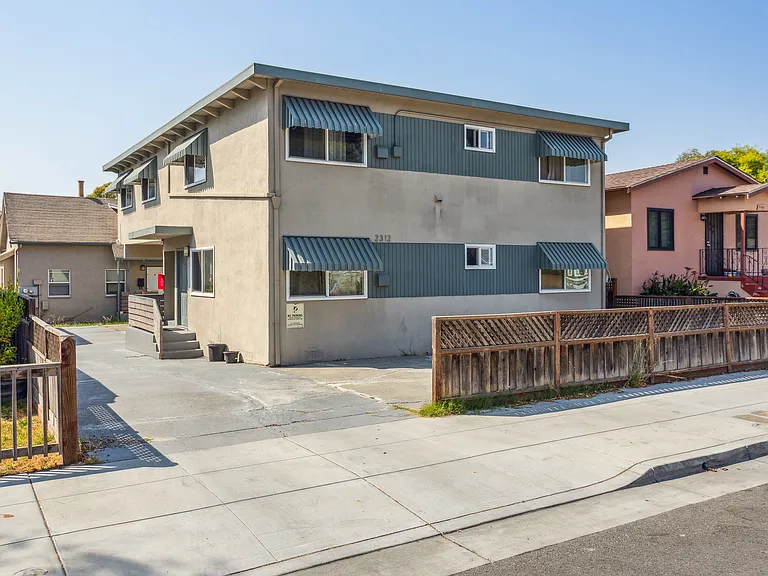 2312 Bonar St #C — Photo 11