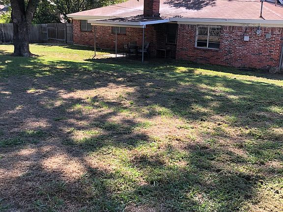 3rd image of 3100 Faye Dr