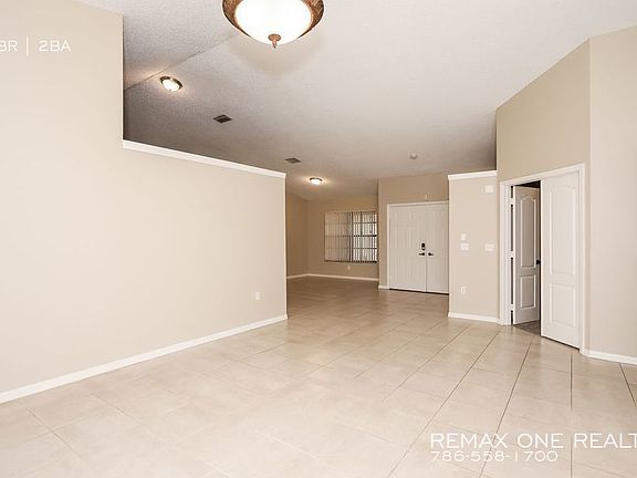5th image of 331 NW 193rd Ave