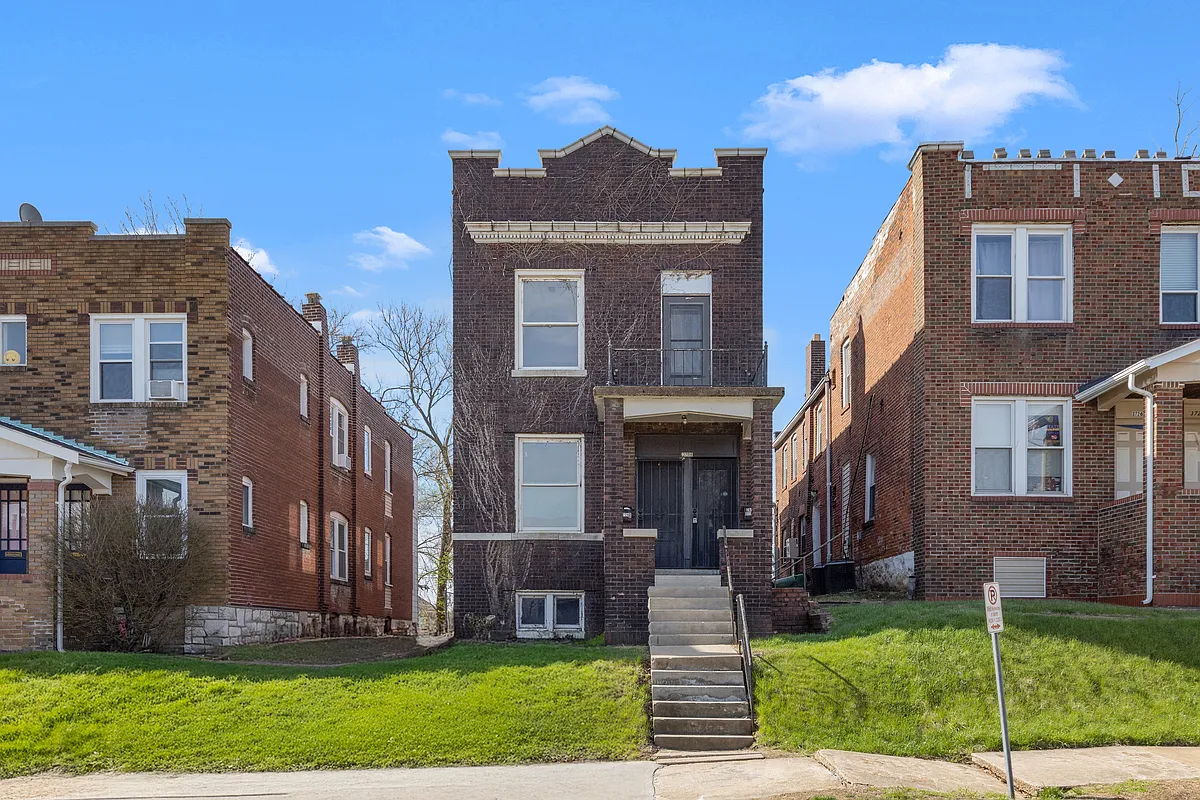 Building Photo - 3724 Winnebago St #2