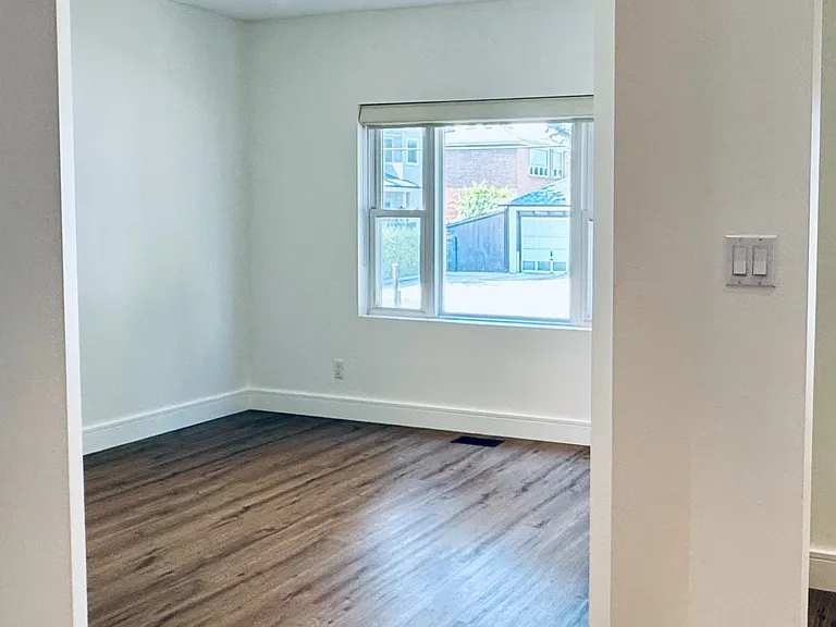 37 White Ave — Photo 4