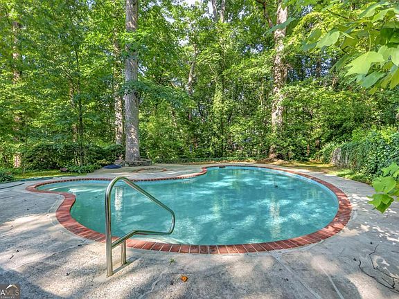 4th image of 6885 Heathfield Dr